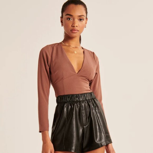 NWT A&F - Black Long-Sleeve Deep-V Top - Picture 3 of 3